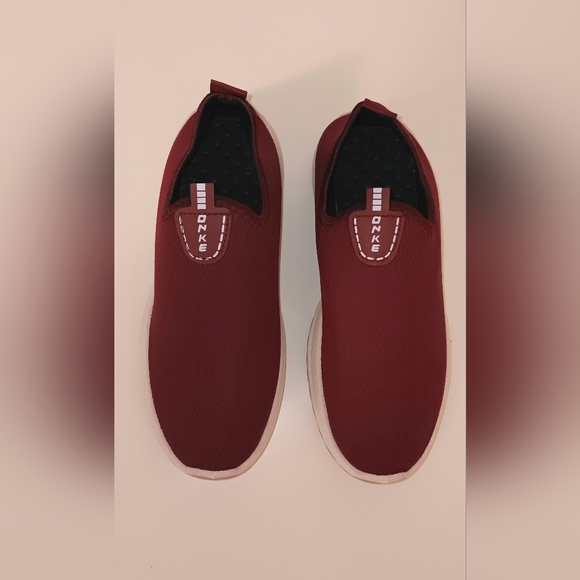 Unisex Solid Slip On Sneakers Comfy Non Slip Soft Sole Shoes for Men & Women - Picture 9 of 10